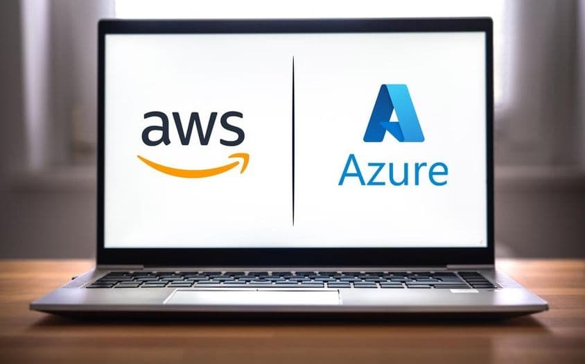 Amazon AWS és Microsoft Azure laptopon.