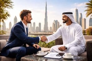 Dubai üzleti kézfogás pillanat